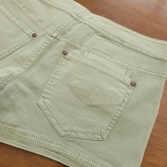 Delia's Twill Khaki Olive Short Shorts 5 - Picture 3 of 9